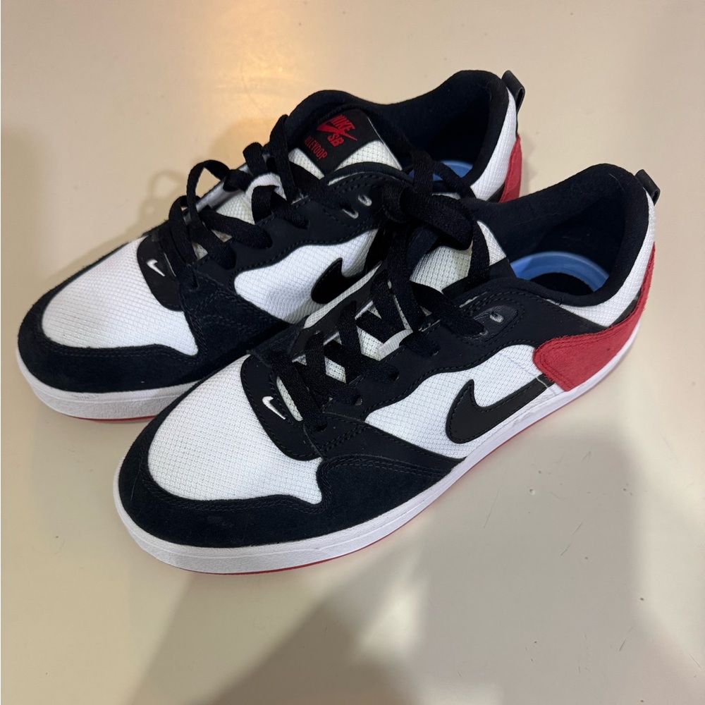 Nike SB Black/Red/White Sneakers